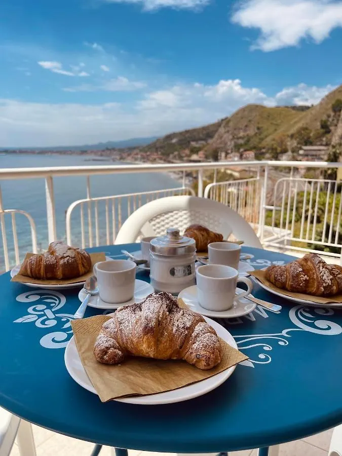 Baia Di Atlantide Apartment Taormina Italy