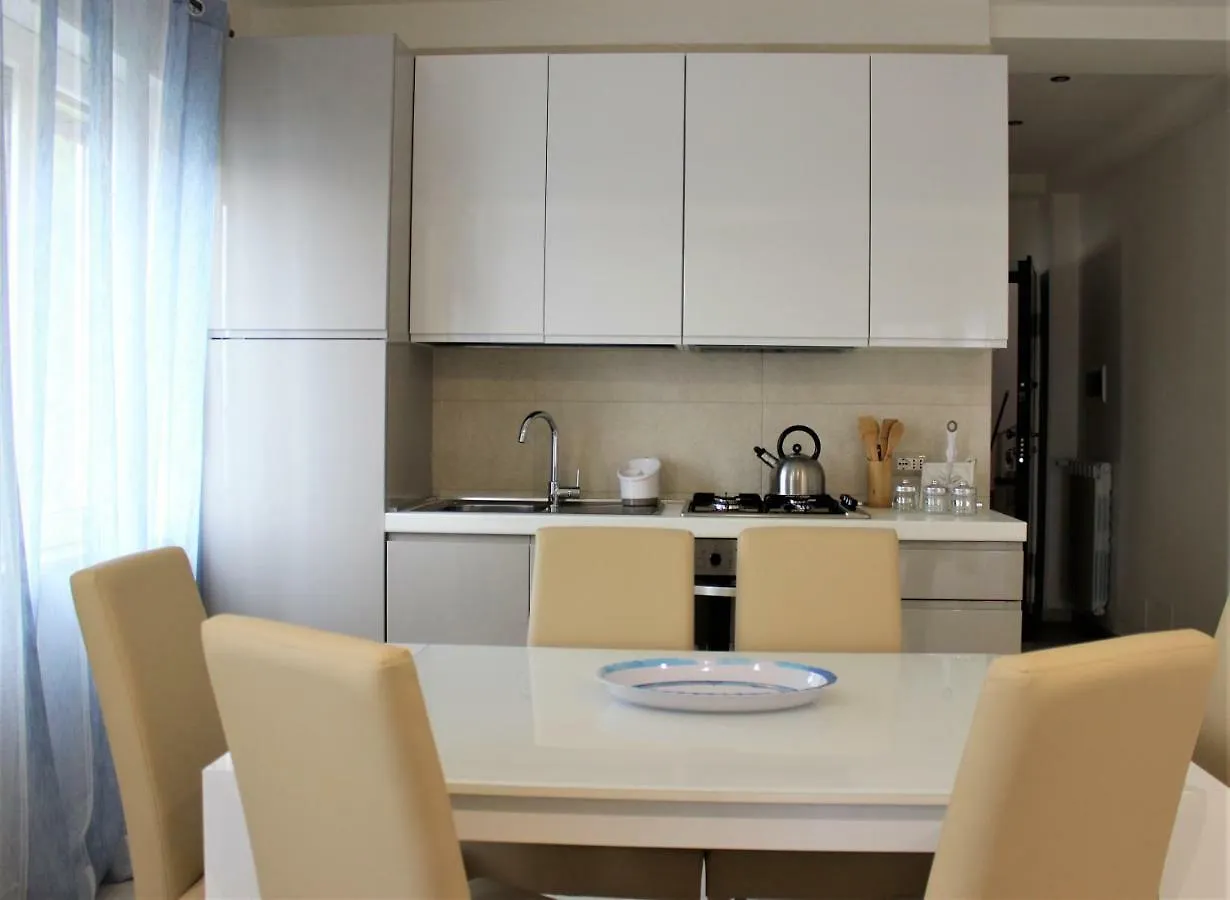 Baia Di Atlantide Apartment Taormina 0*,